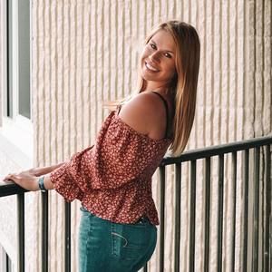 Meet your Posher, Chloe